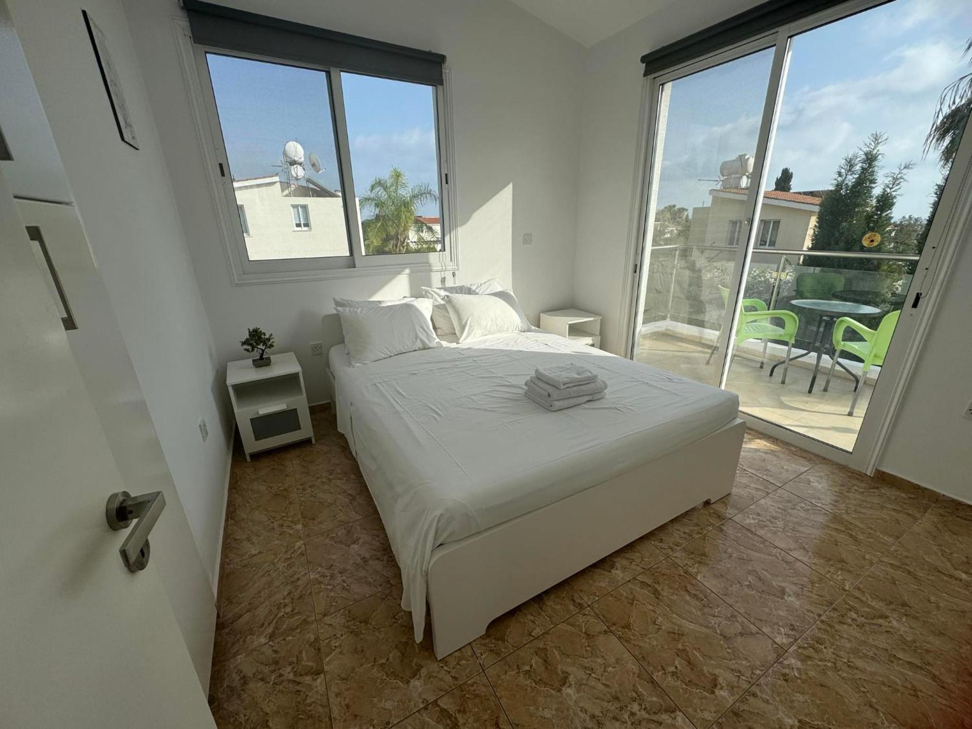 Villa Coralia Gardens 1Km From Coral Bay Beach Exterior foto