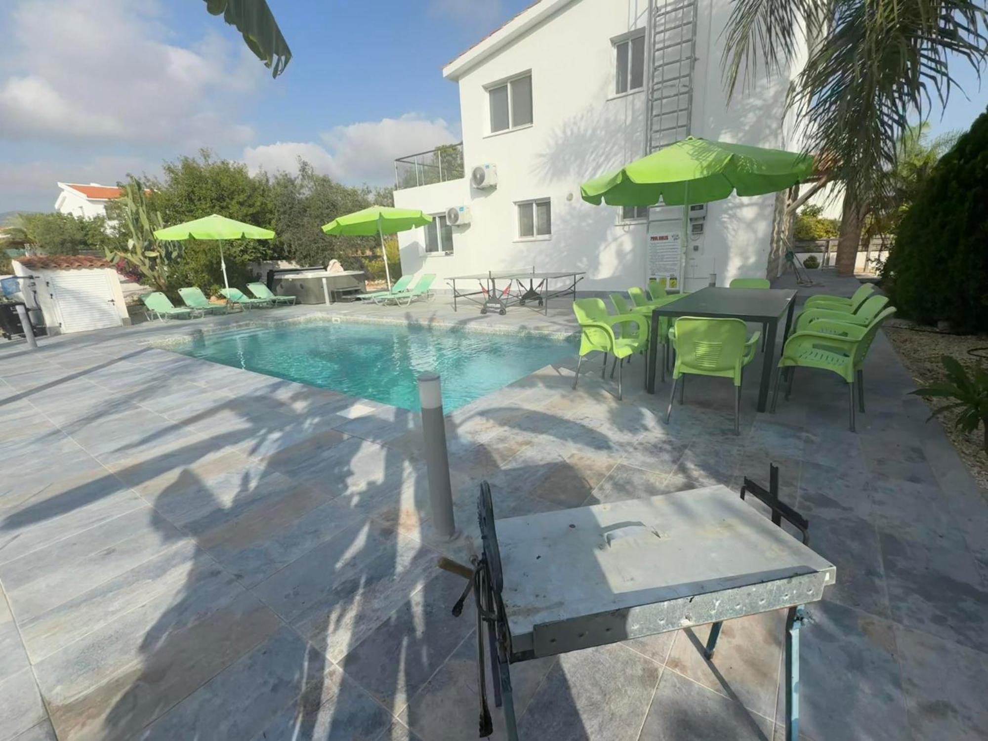 Villa Coralia Gardens 1Km From Coral Bay Beach Exterior foto